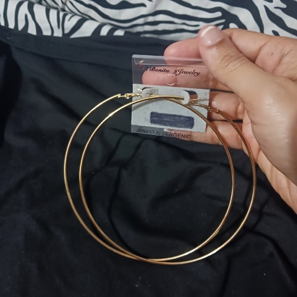 NEW Women Gold Fashion big hoops earrings - Picture 2 of 4